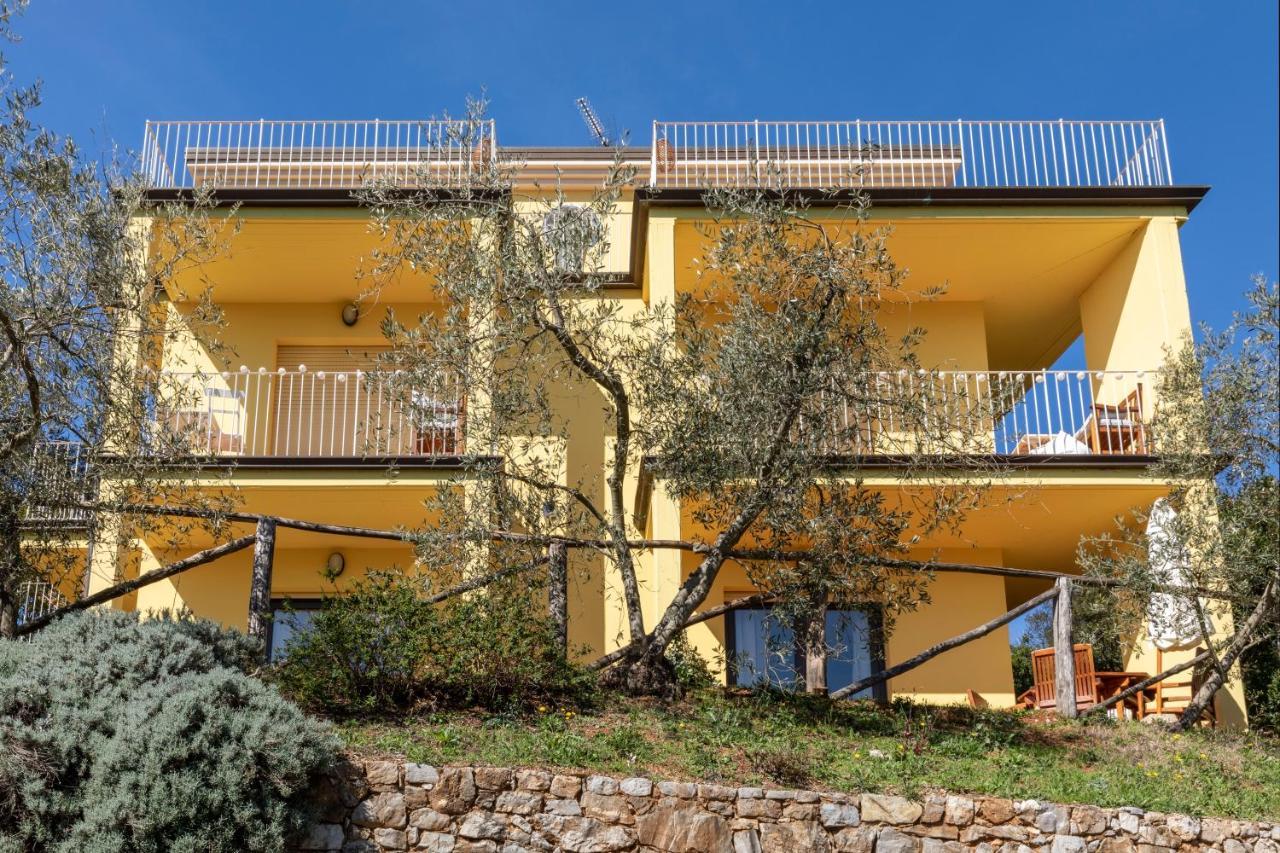 Holiday Prato Verde Chiatri Exterior photo